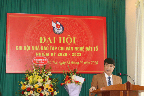 Nhạc sỹ Cao Hồng Phương - Chủ tịch Hội Liên hiệp VHNT Phú Thọ phát biểu tại Đại hội