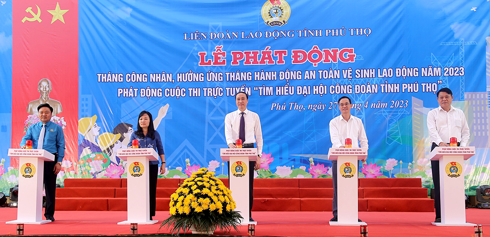 Các đại biểu bấm nút phát động cuộc thi trực tuyến “Tìm hiểu Đại hội Công đoàn tỉnh Phú Thọ”