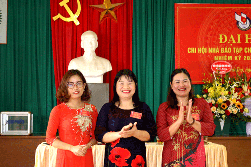 Ban thư ký chi hội khóa mới ra mắt Đại Hội