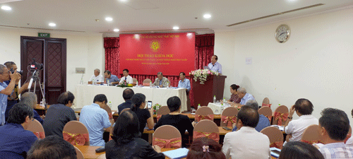 Nhà thơ Hữu Thỉnh - Bí thư Đảng đoàn, Chủ tịch UBTQ Liên hiệp các Hội VHNT Việt Nam phát biểu đề dẫn Hội thảo