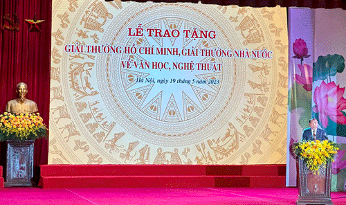 Bộ trưởng Bộ Văn hóa, Thể thao và Du lịch (VHTTDL) Nguyễn Văn Hùng phát biểu tại Lễ trao tặng giải thưởng.