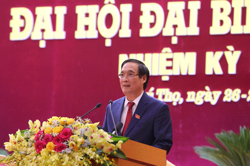 Đồng chí Bùi Minh Châu - Ủy viên BCH Trung ương Đảng, Bí thư Tỉnh ủy khóa XVIII, Chủ tịch HĐND tỉnh, Trưởng đoàn ĐBQH tỉnh phát biểu khai mạc Đại hội,