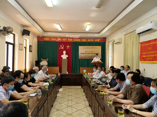 Nhạc sỹ Cao Hồng Phương – Chủ tịch Hội phát biểu khai mạc trại